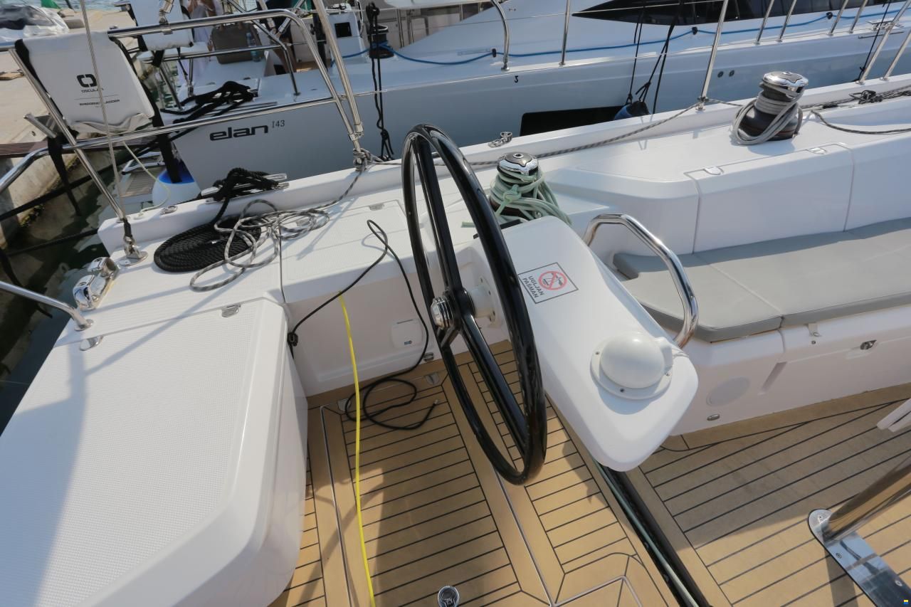 Elan E6