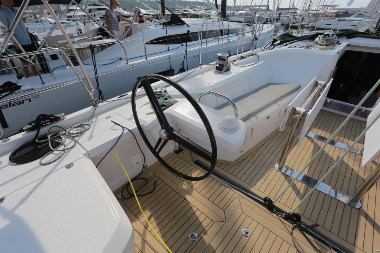 Elan E6