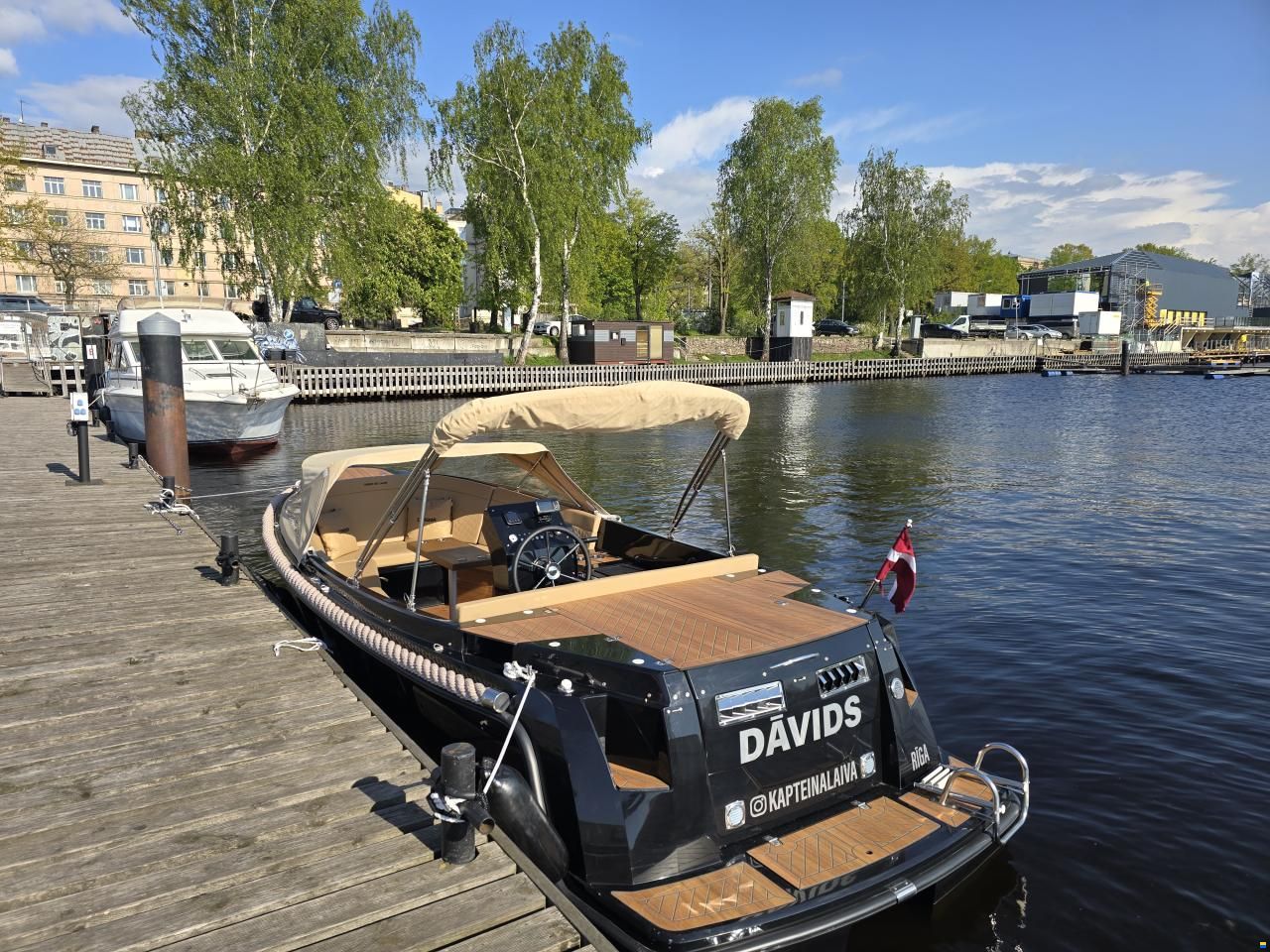 Corsiva Tender 650