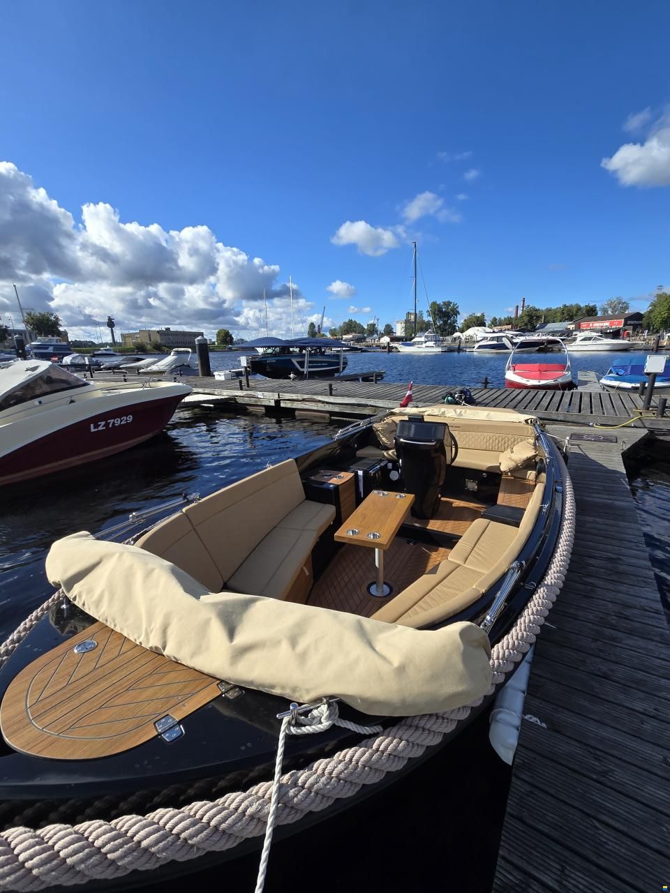 Corsiva Tender 650