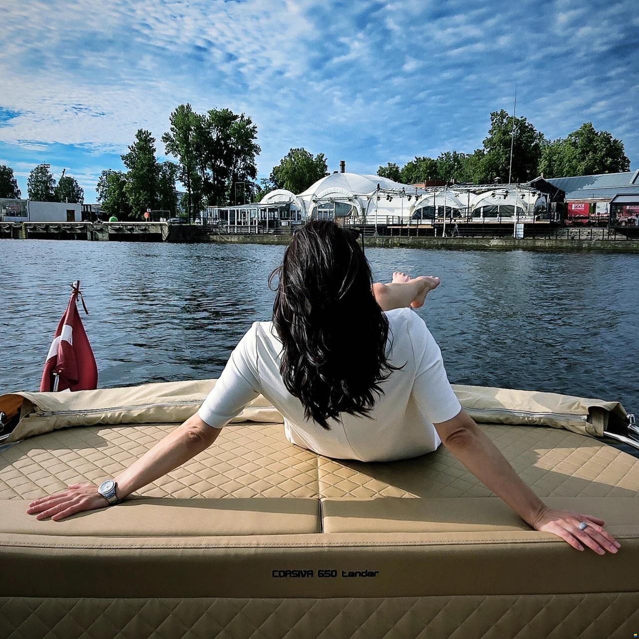 Corsiva Tender 650