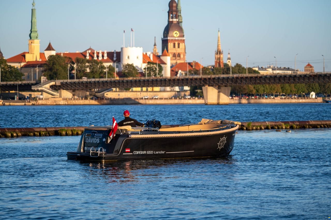 Corsiva Tender 650