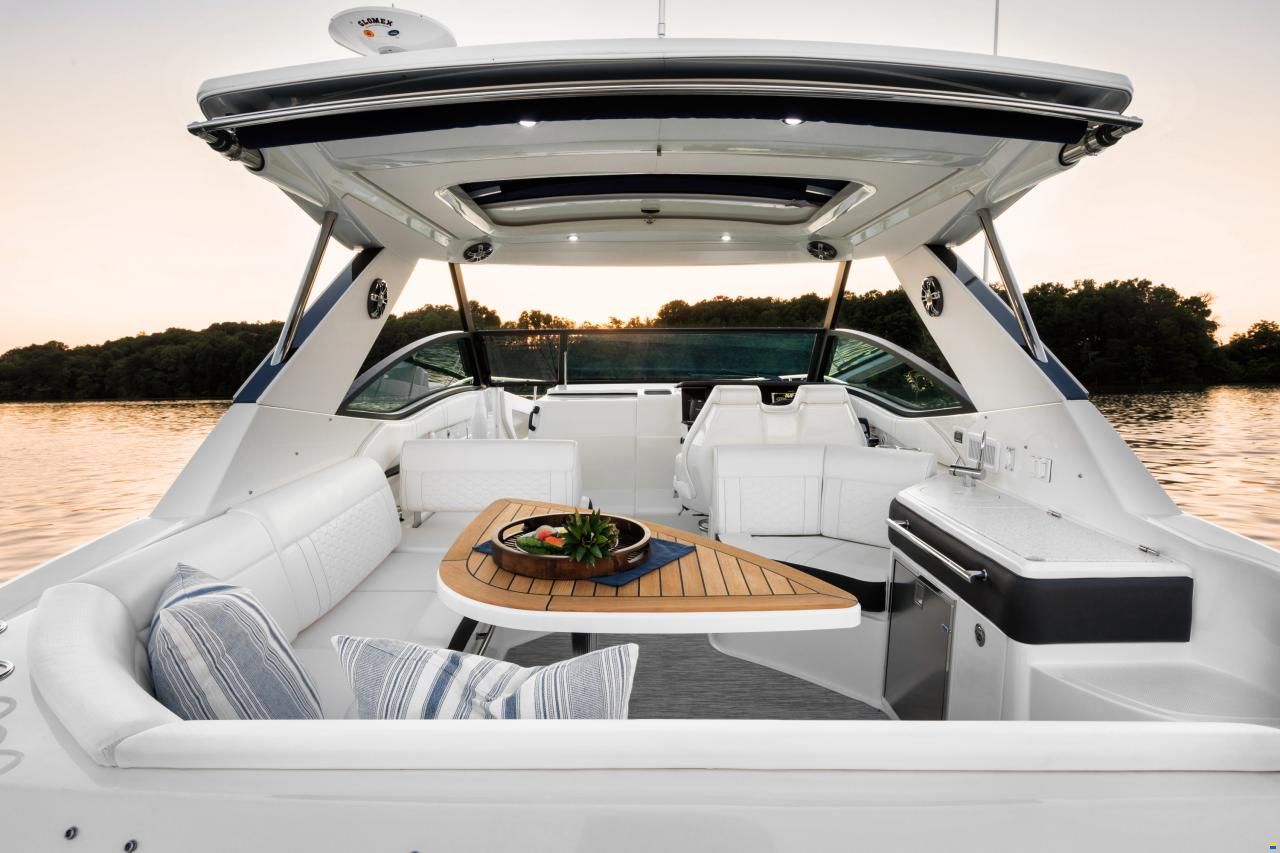 Sea Ray Sundancer 320