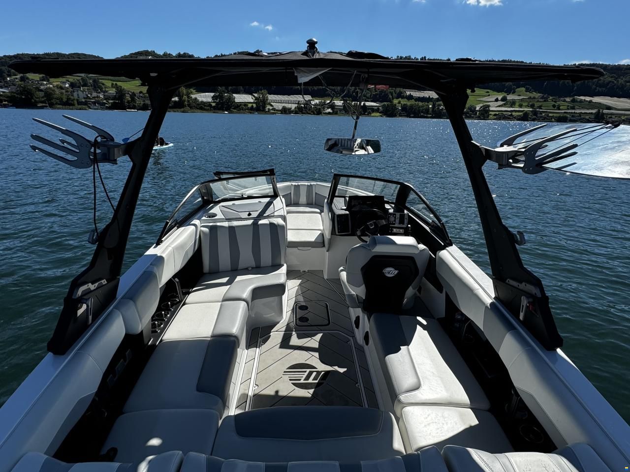 Malibu Wakesetter 22 LSV