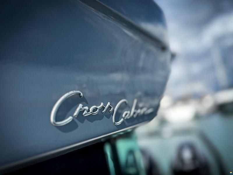 Axopar 37XC Cross Cabin