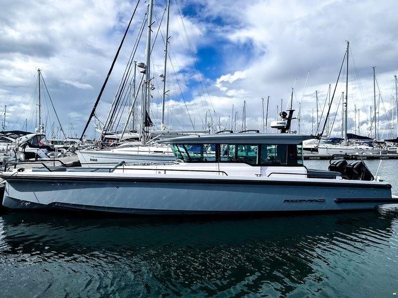 Axopar 37XC Cross Cabin