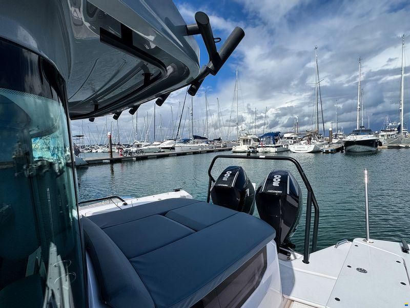 Axopar 37XC Cross Cabin
