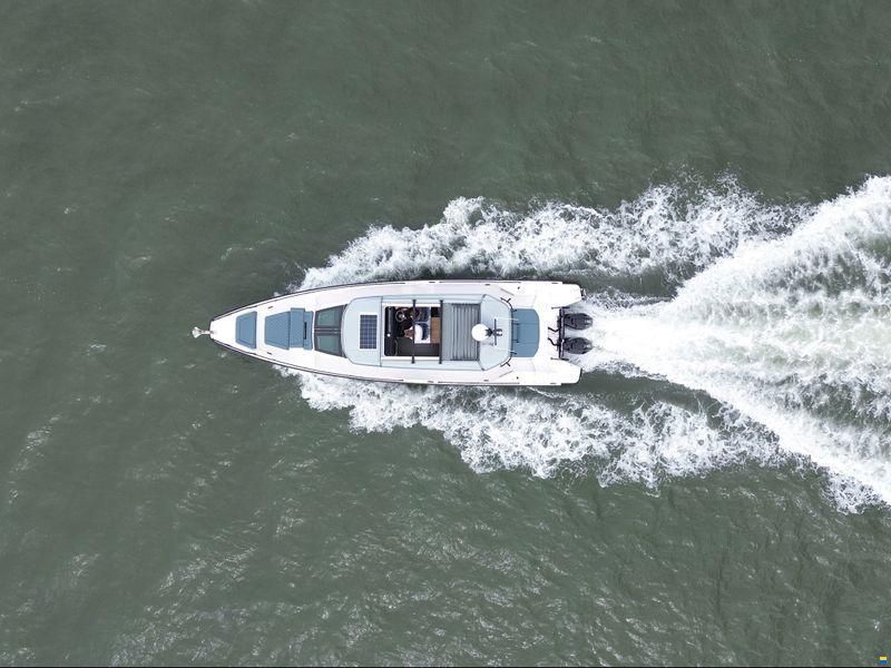 Axopar 37XC Cross Cabin