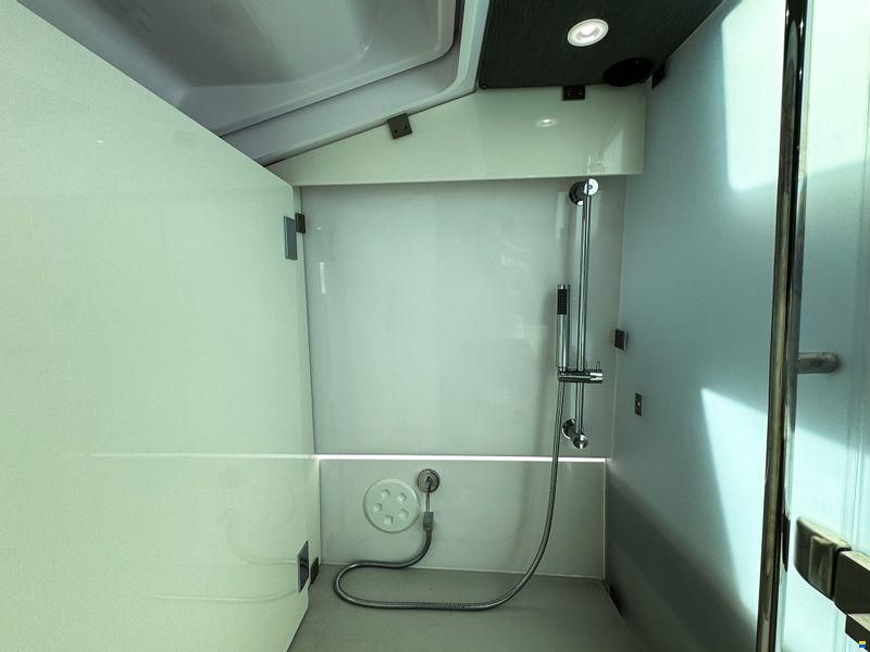 Axopar 37XC Cross Cabin