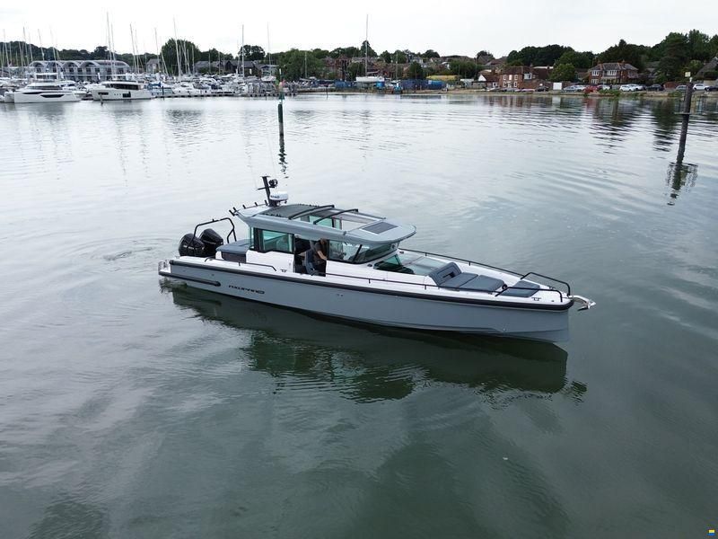 Axopar 37XC Cross Cabin