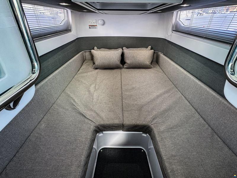 Axopar 37XC Cross Cabin