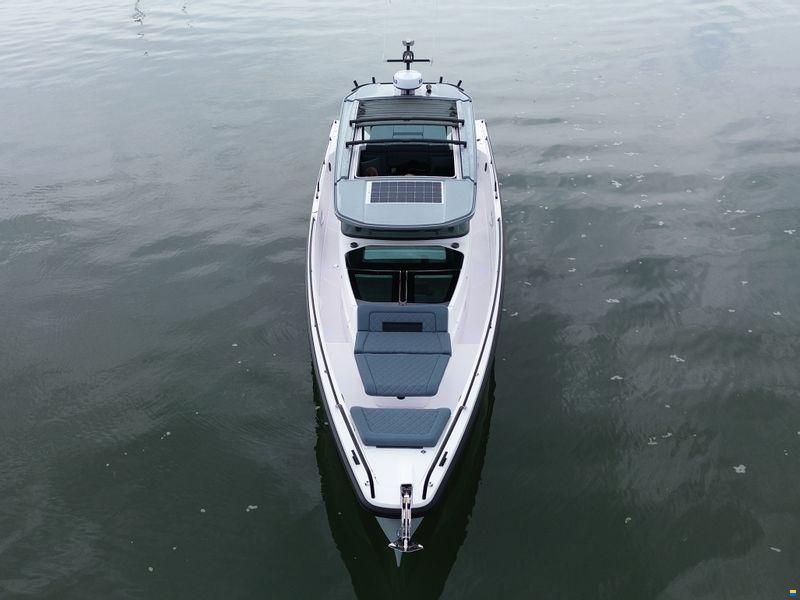 Axopar 37XC Cross Cabin