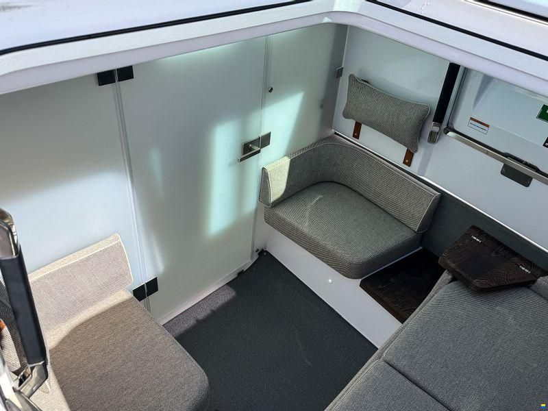 Axopar 37XC Cross Cabin