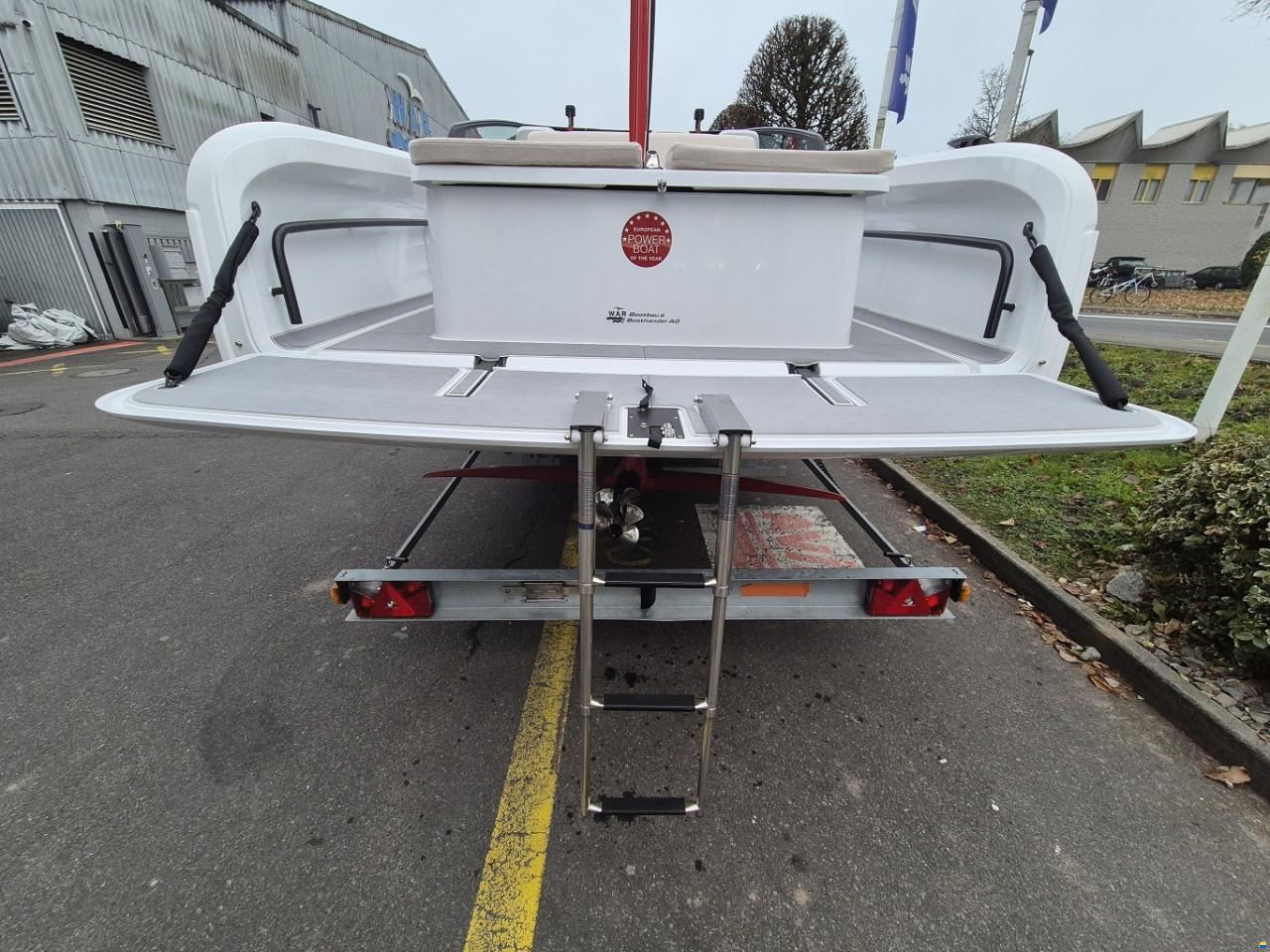 Candela C-8