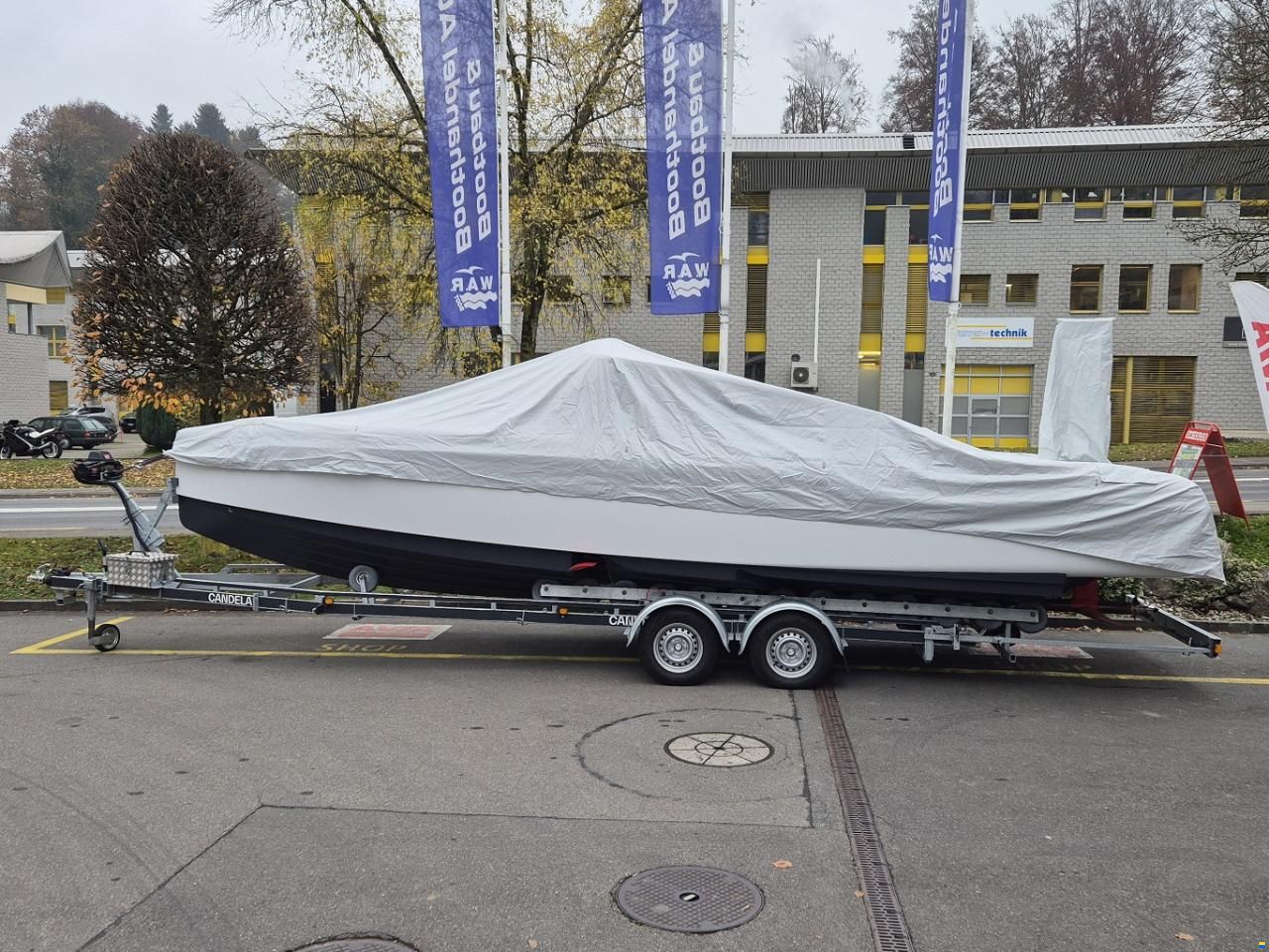 Candela C-8