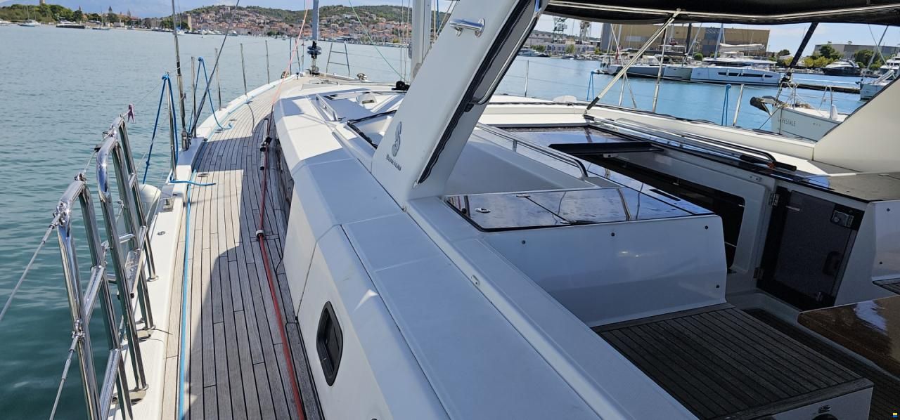Beneteau Oceanis Yacht 62