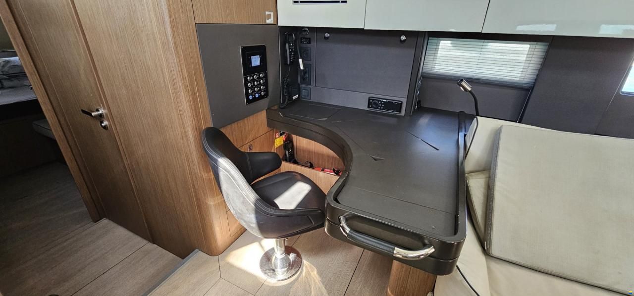 Beneteau Oceanis Yacht 62
