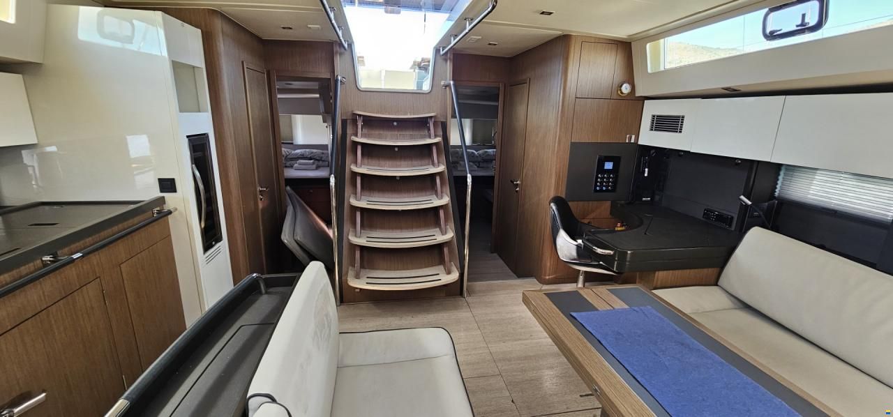 Beneteau Oceanis Yacht 62