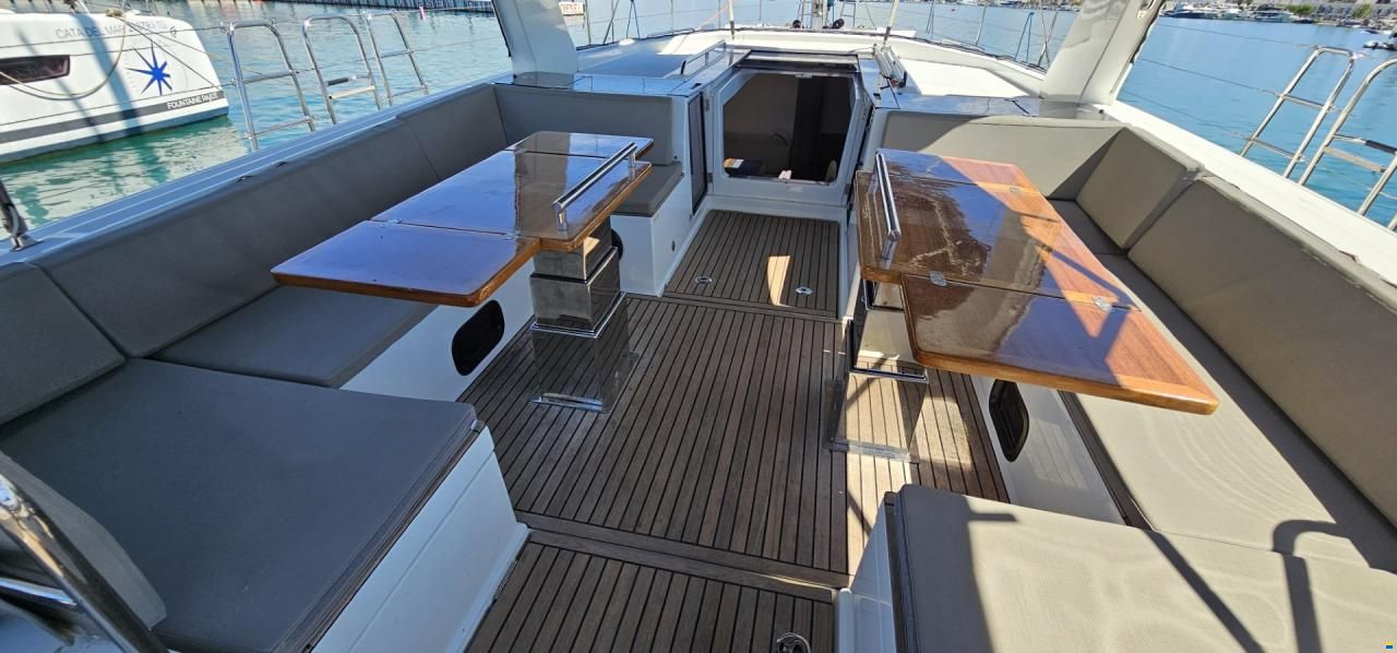 Beneteau Oceanis Yacht 62