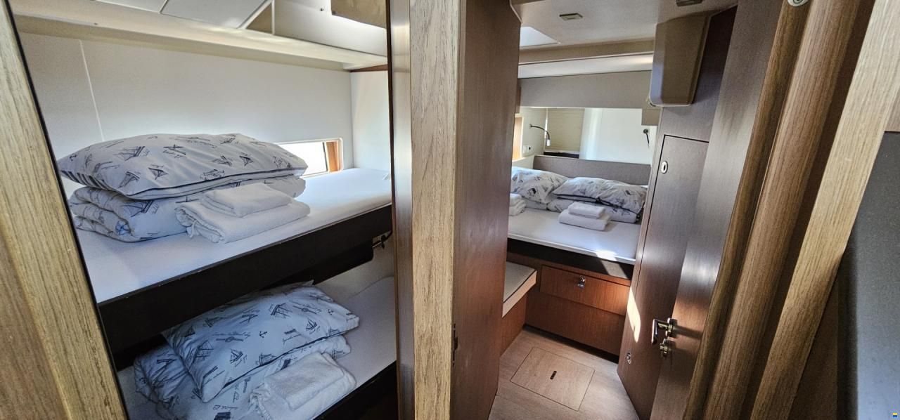 Beneteau Oceanis Yacht 62