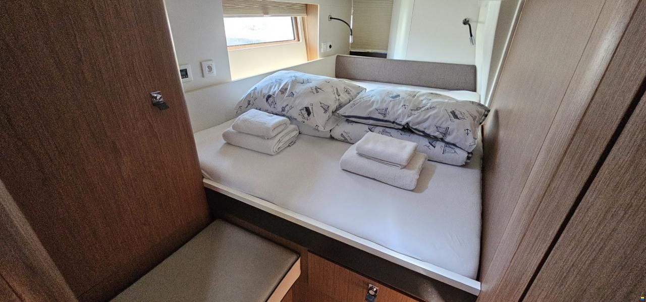 Beneteau Oceanis Yacht 62