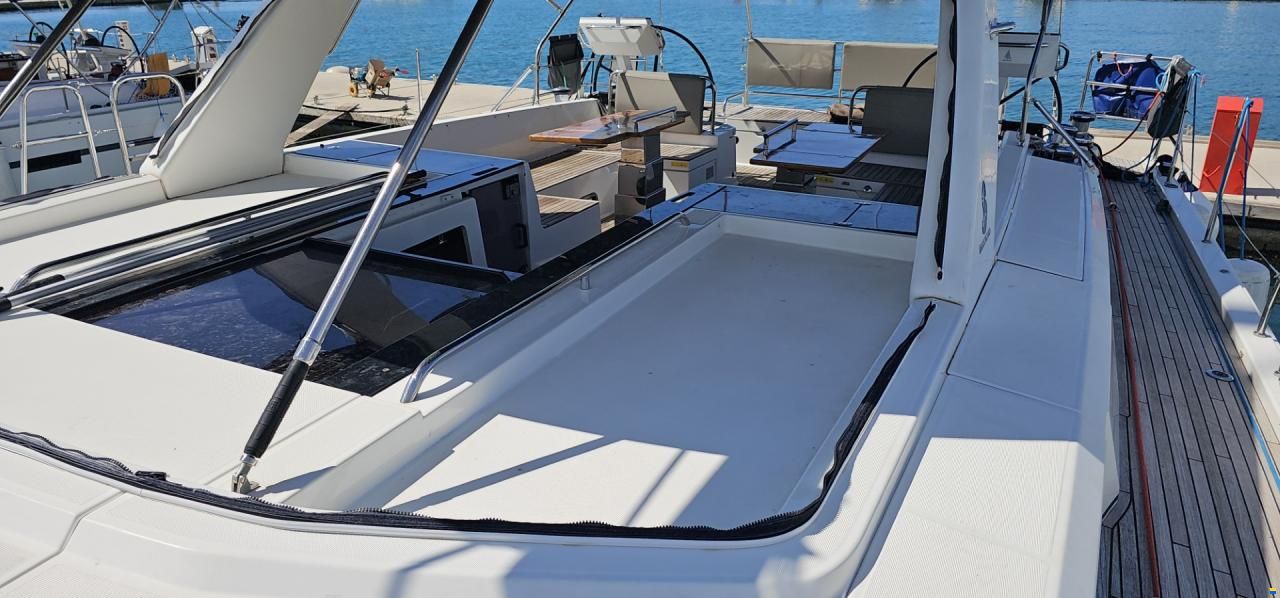 Beneteau Oceanis Yacht 62