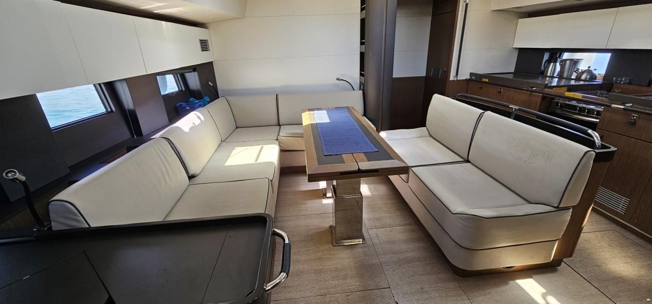 Beneteau Oceanis Yacht 62