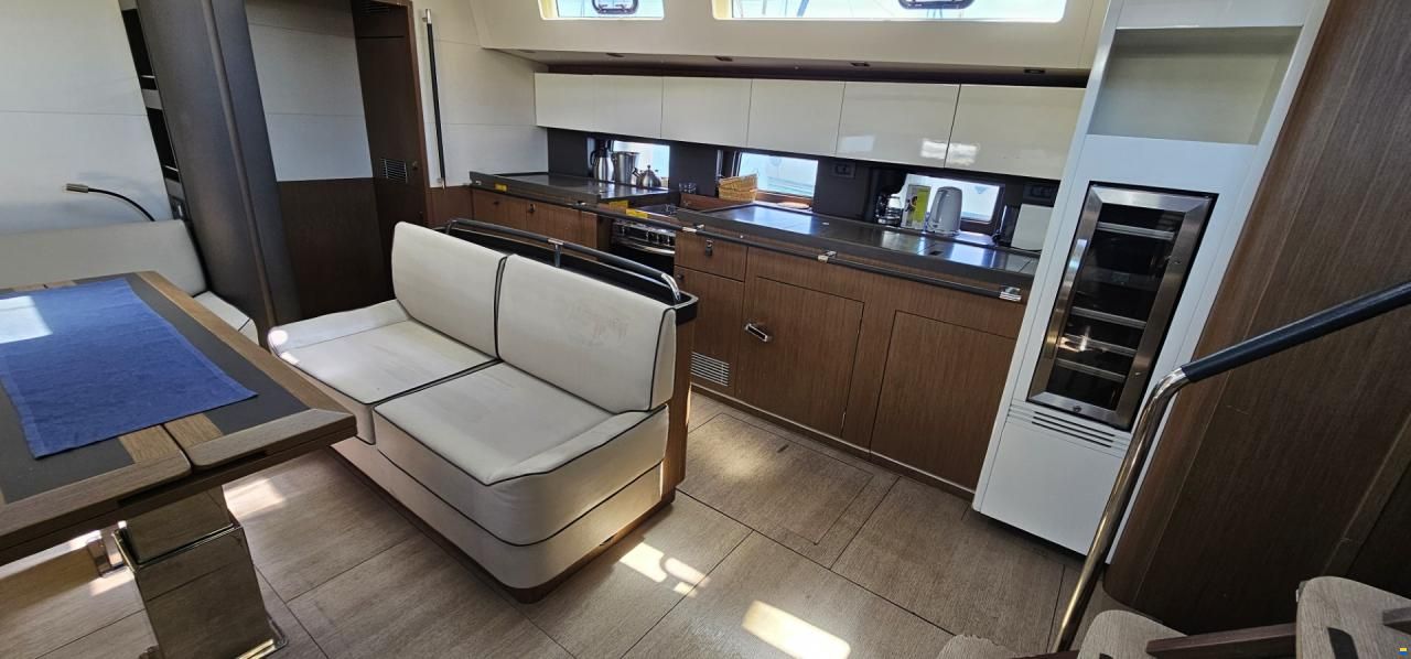 Beneteau Oceanis Yacht 62