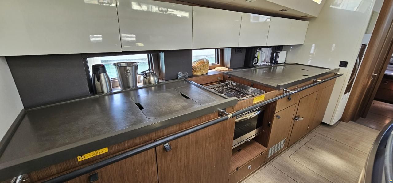 Beneteau Oceanis Yacht 62