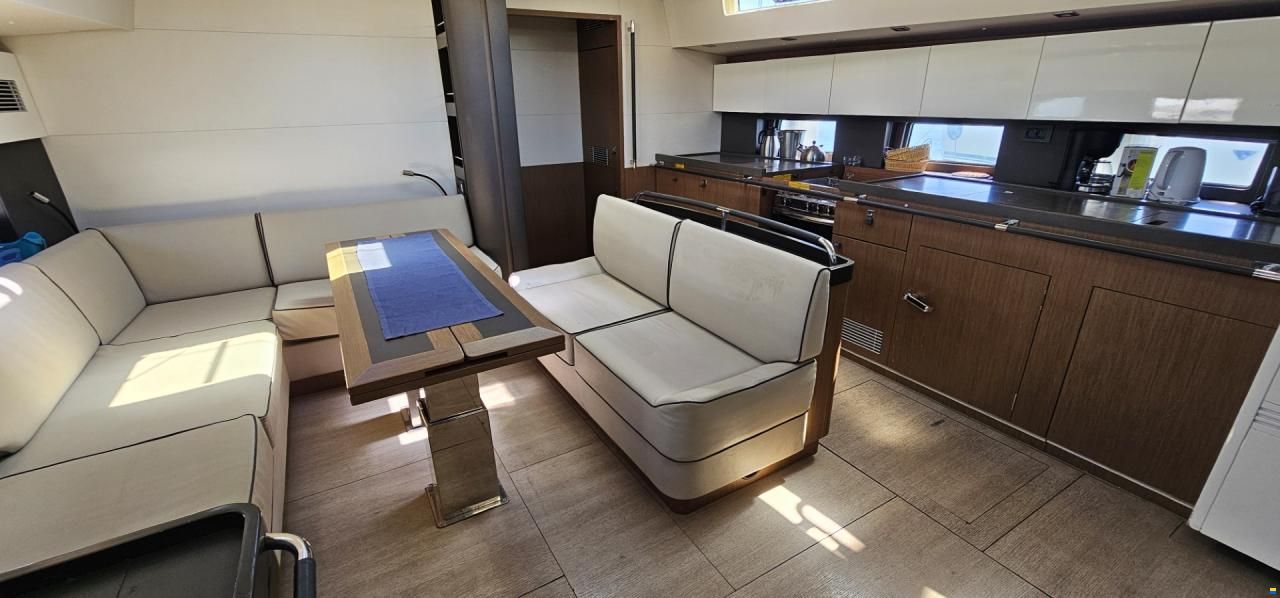 Beneteau Oceanis Yacht 62