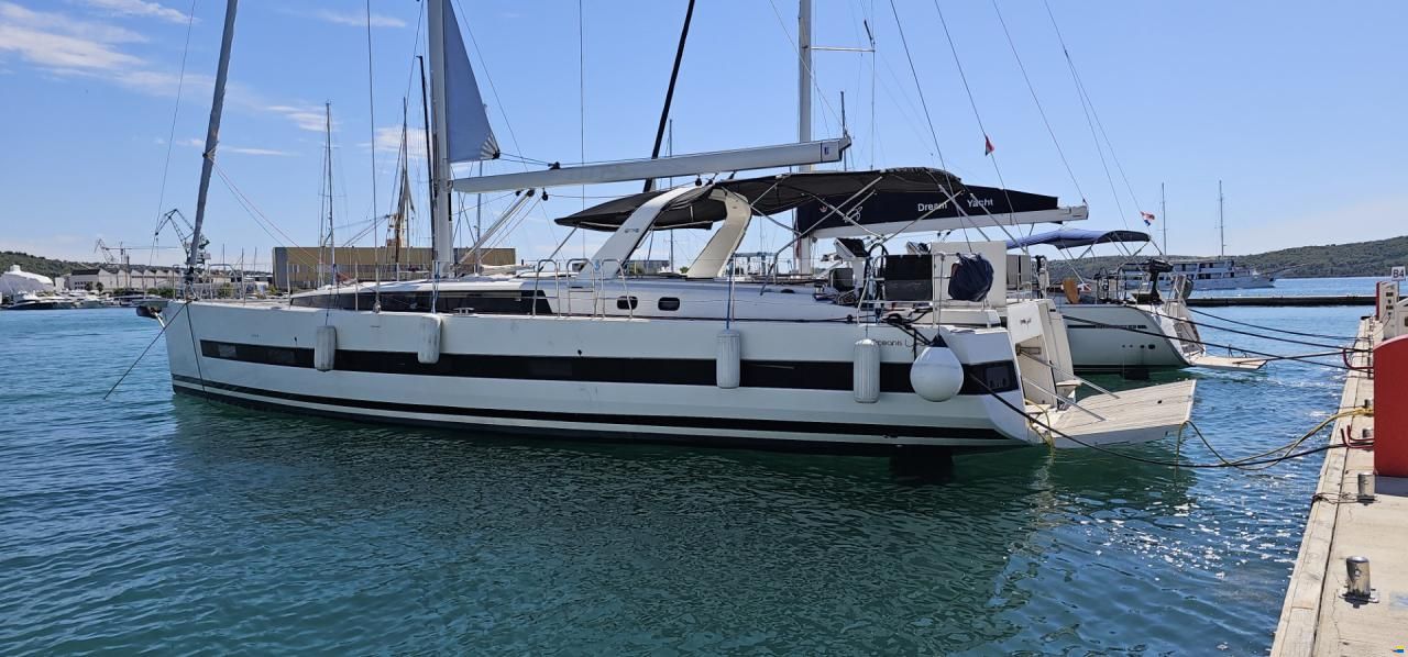Beneteau Oceanis Yacht 62