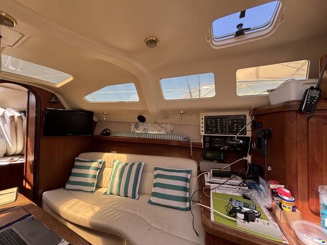 Hunter Marine 336