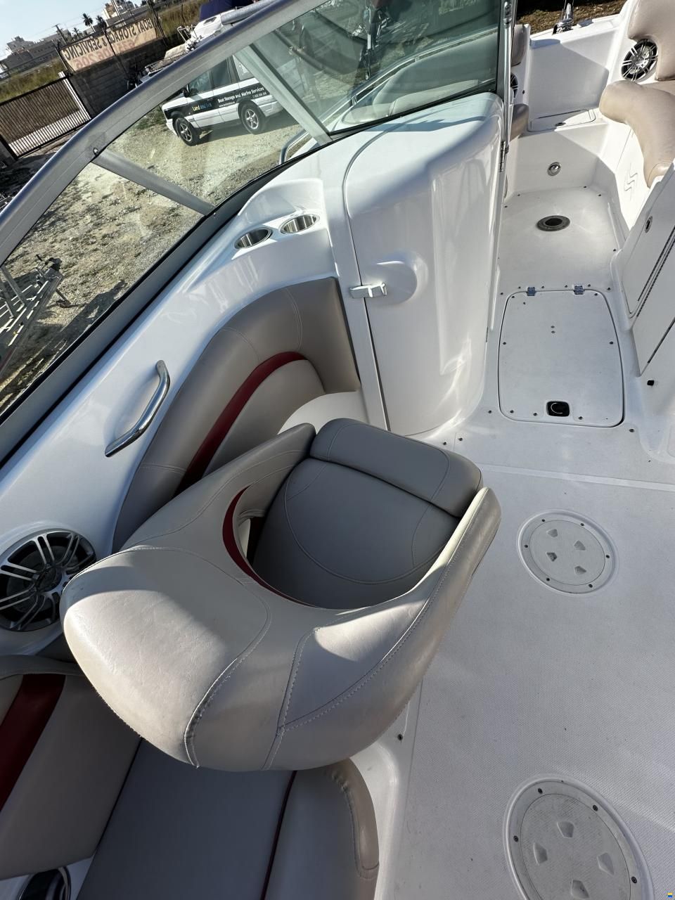Hurricane Boats Sundeck 2400