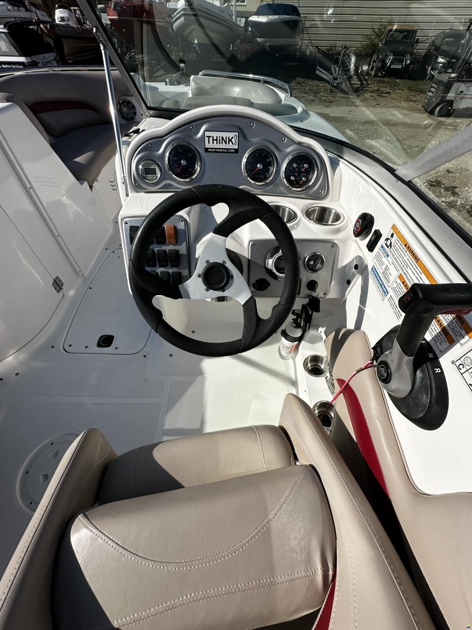 Hurricane Boats Sundeck 2400