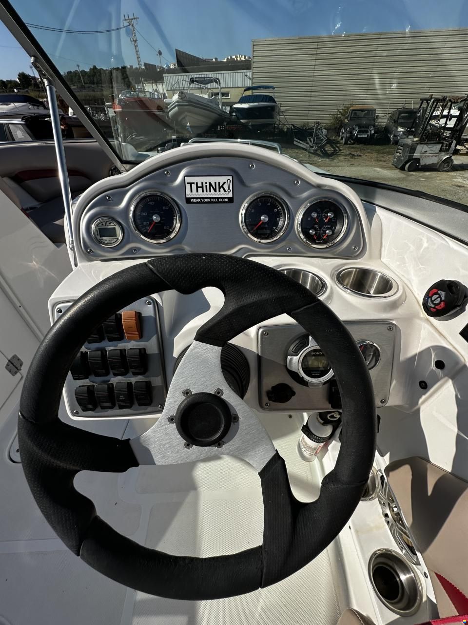 Hurricane Boats Sundeck 2400