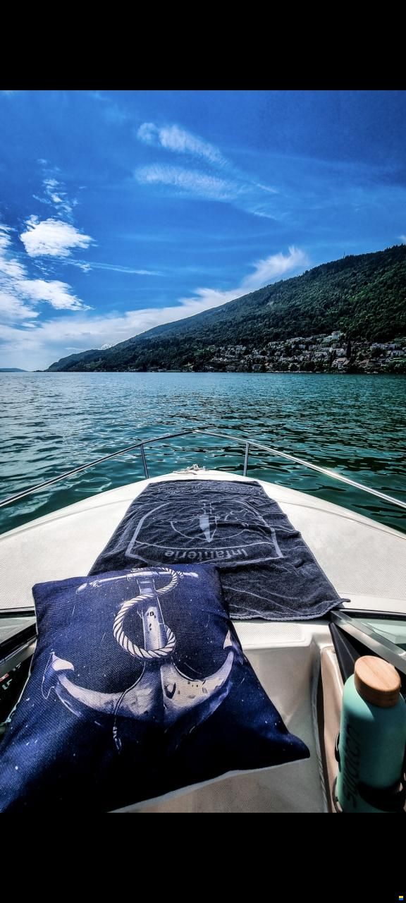 Rinker 212 Festival Cuddy