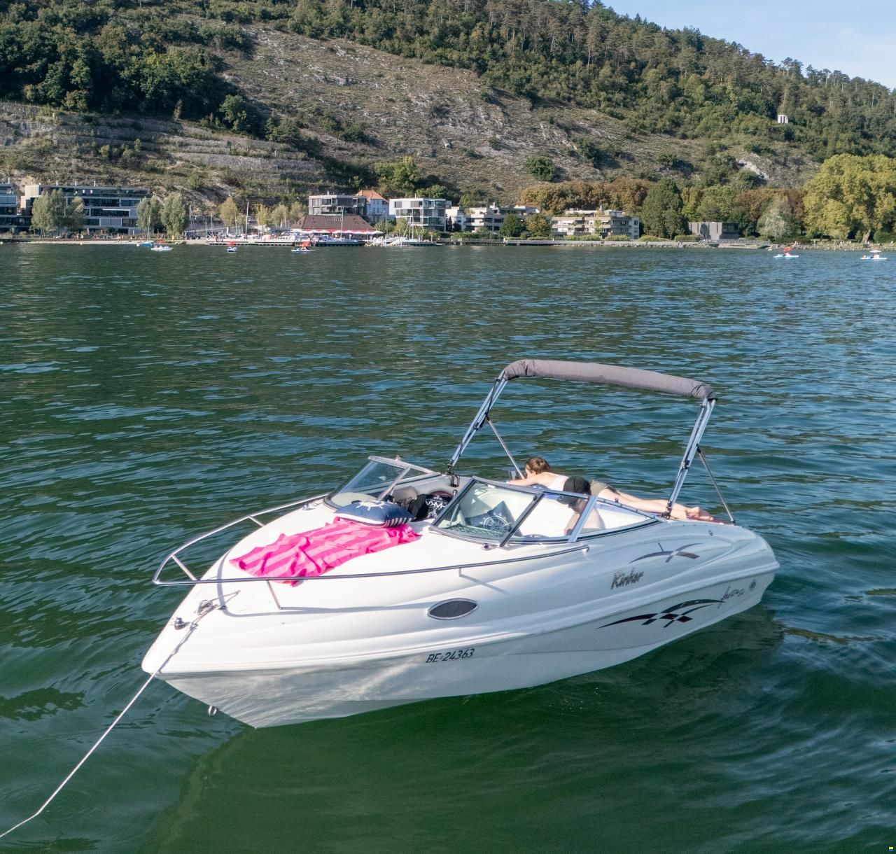 Rinker 212 Festival Cuddy