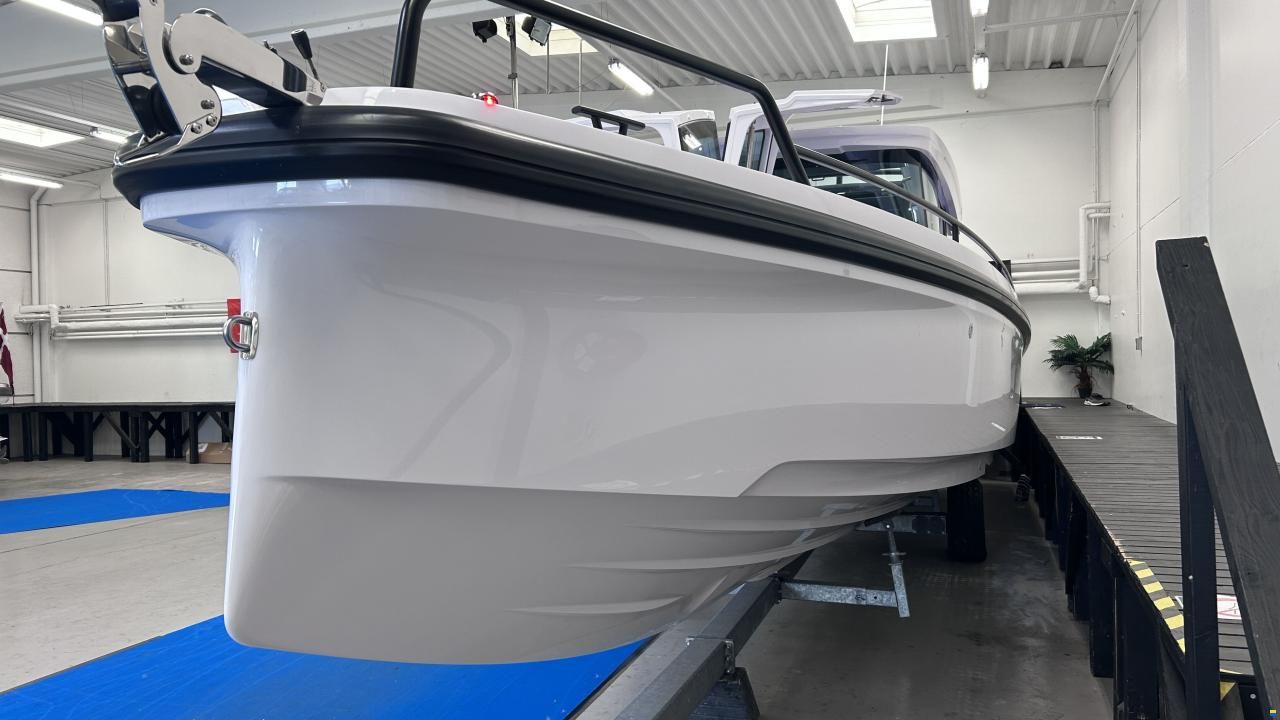 Axopar Yachts 37 XC Cross Cabin