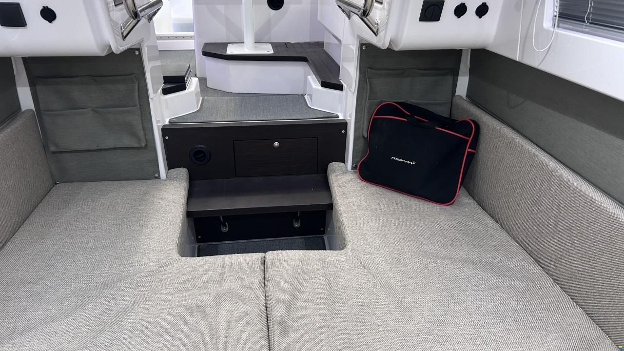 Axopar Yachts 37 XC Cross Cabin