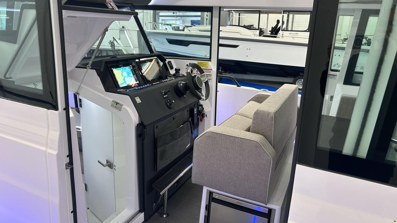 Axopar Yachts 37 XC Cross Cabin