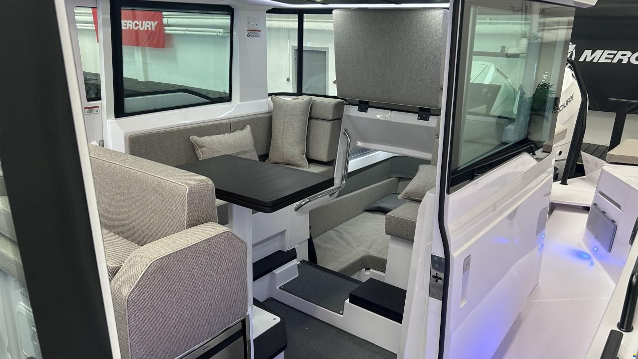 Axopar Yachts 37 XC Cross Cabin