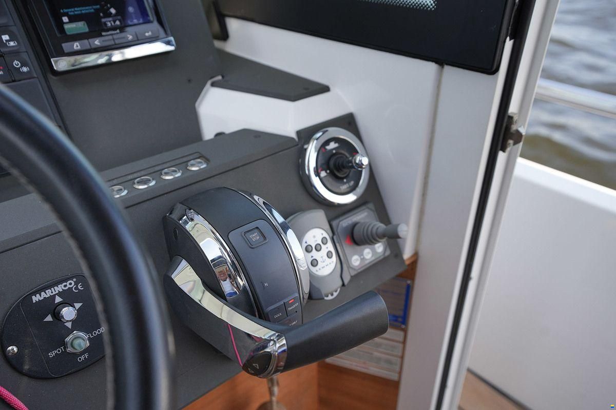 Axopar 28 Cabin