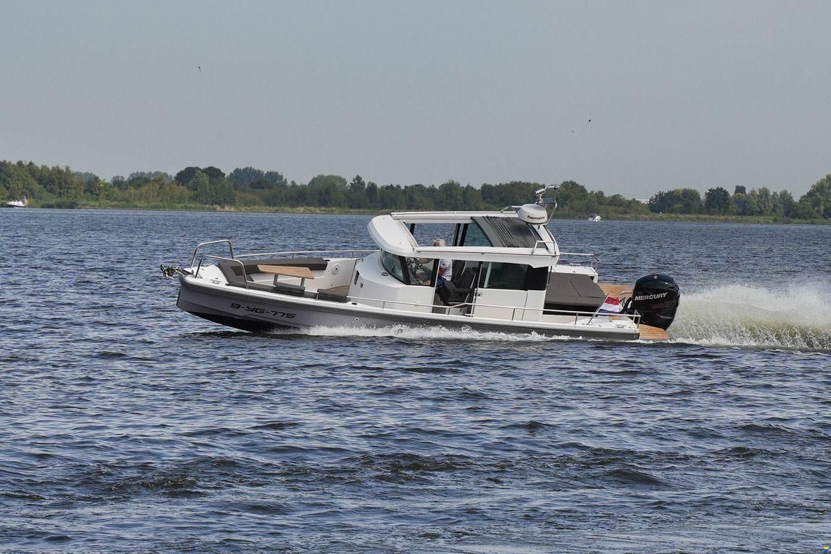 Axopar 28 Cabin