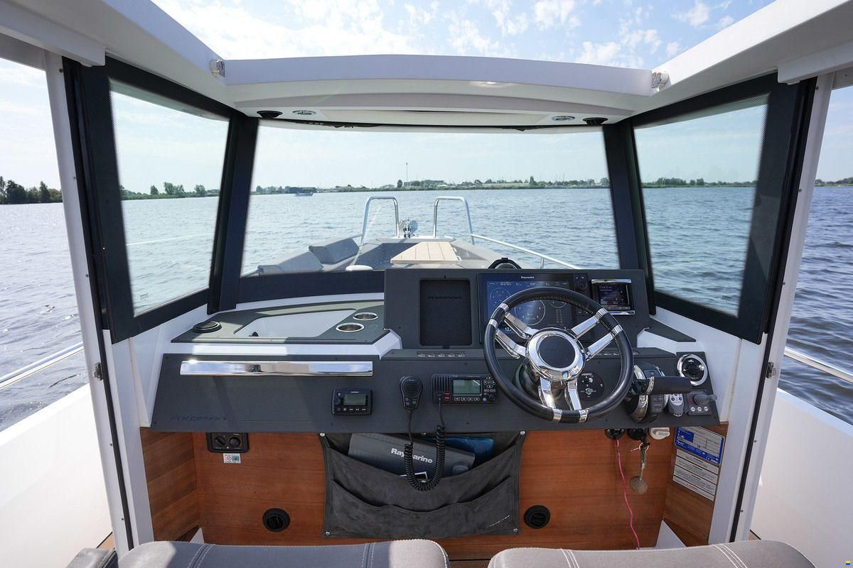 Axopar 28 Cabin