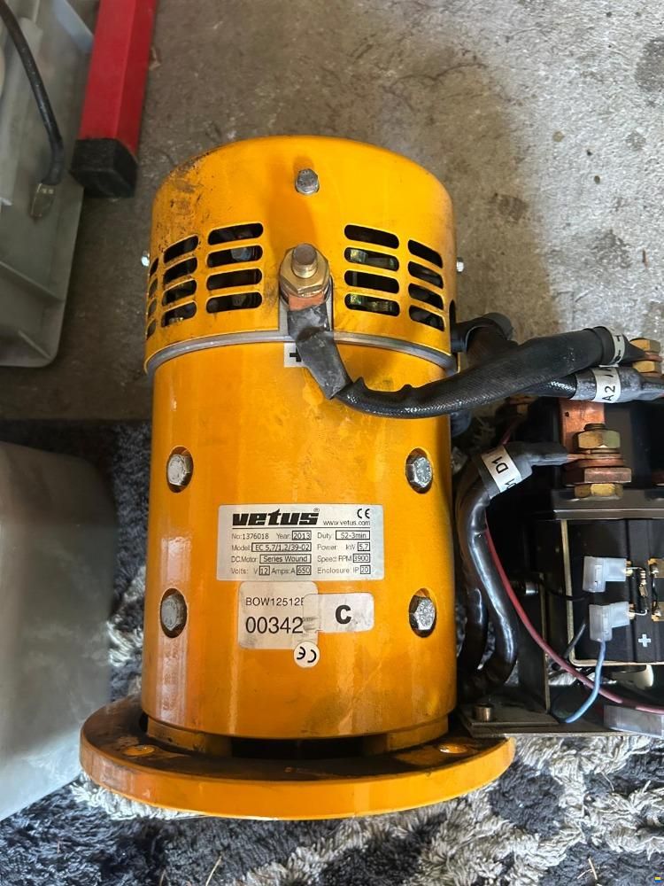Bugstrahlruder 12 V und Umschalter