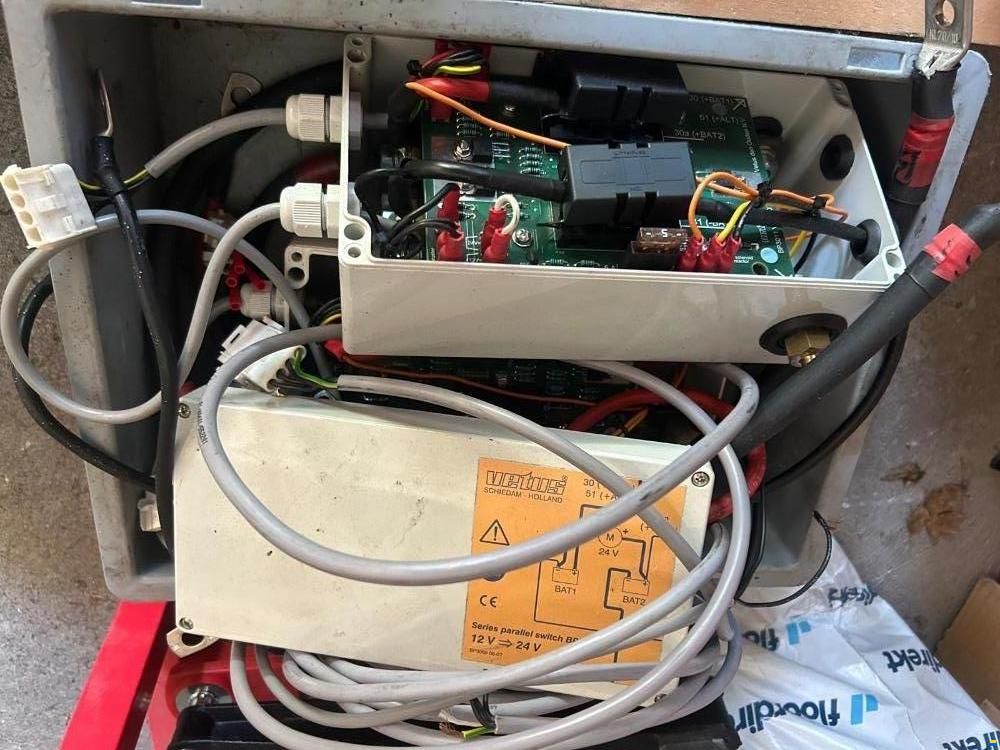 Bugstrahlruder 12 V und Umschalter