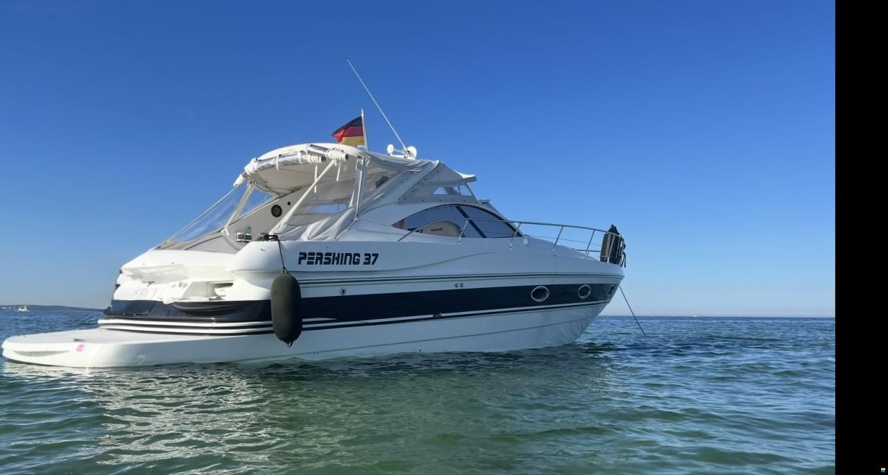 Pershing 37