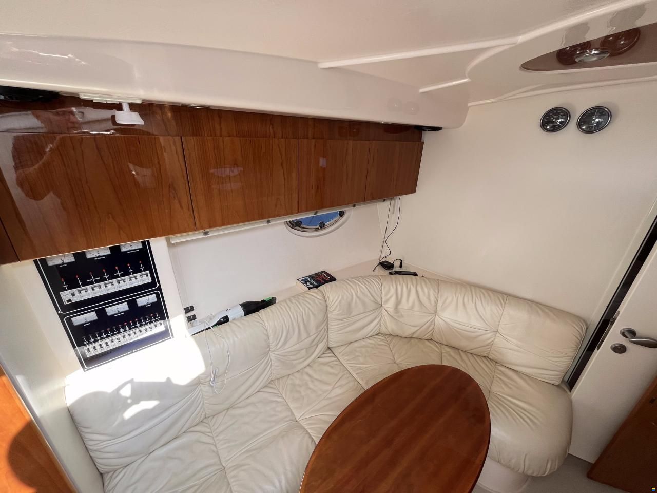 Pershing 37