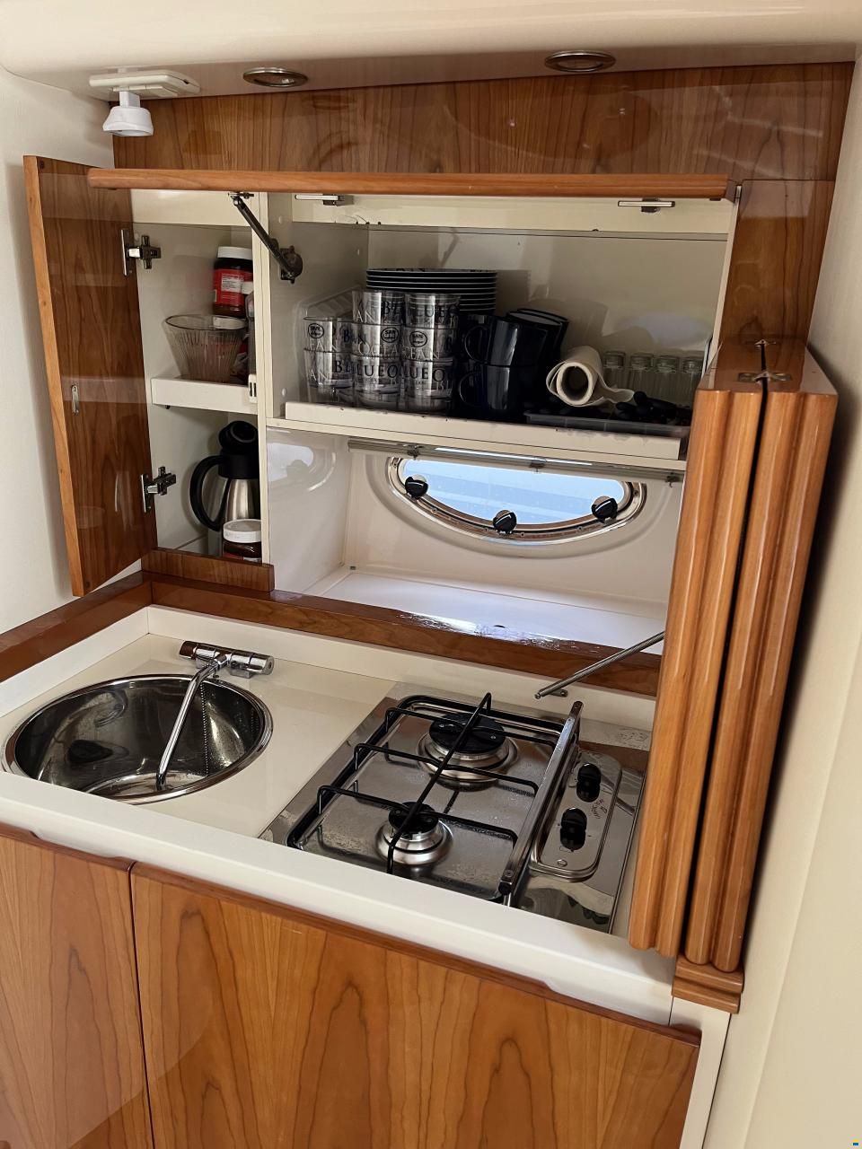 Pershing 37