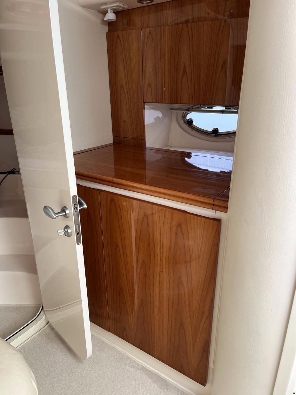 Pershing 37